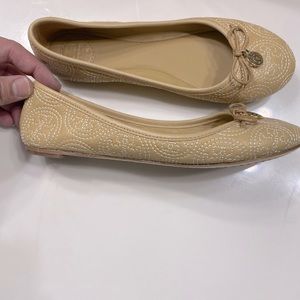 Tory Burch Chelsea Logo Stitched Tan Ballet Flats Size 6